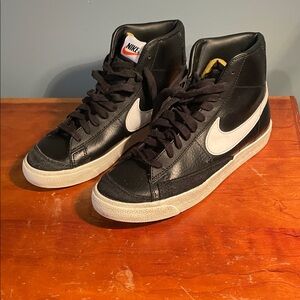 Nike blazer Men's Black and White High-Top Sneakers 7.5